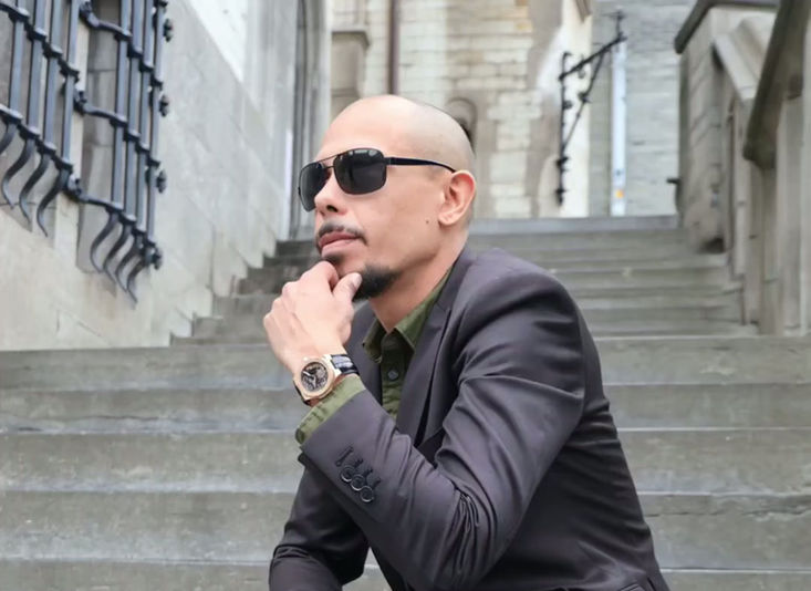Vempire Onyx rose gold leather watch on wrist lifestyle shot outdoor